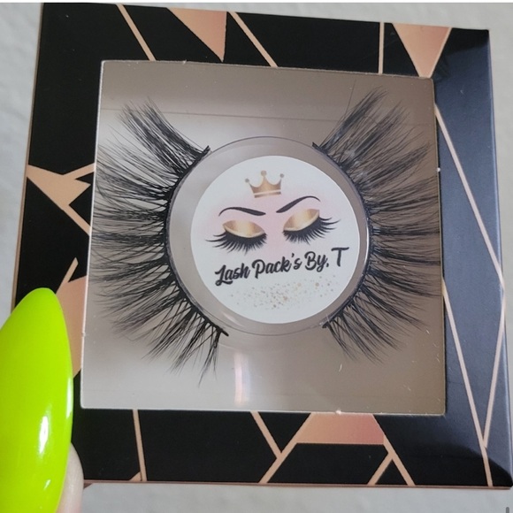 Everyday Lash Bundles - Mystery Box - Picture 13 of 16